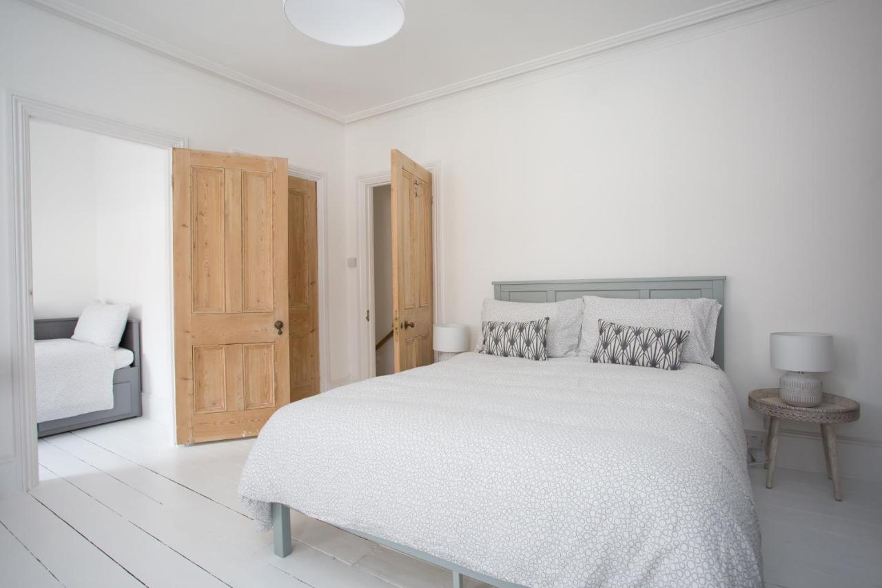Elegant York House - On A Road, Sleeps 12, With Sea Views *