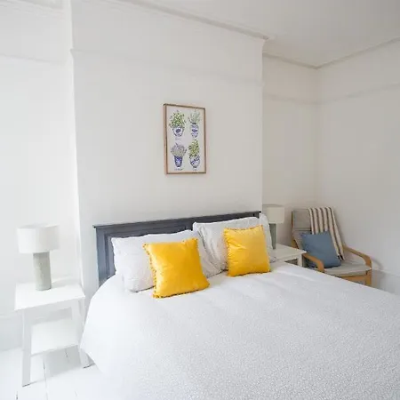 Elegant York House - On A Beach Road, Sleeps 12, With Sea Views Worthing Exterior foto