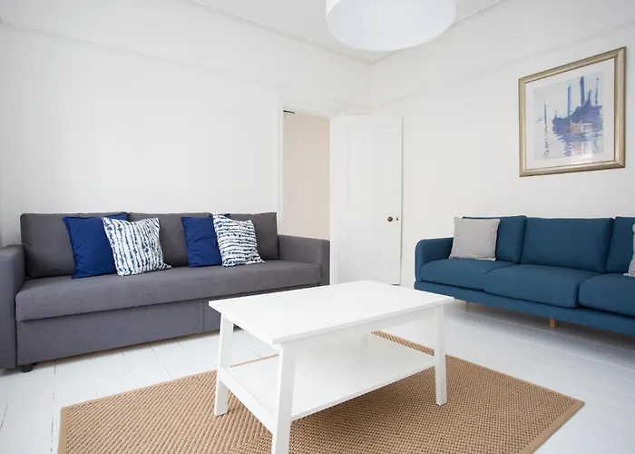 Elegant York House - On A Beach Road, Sleeps 12, With Sea Views