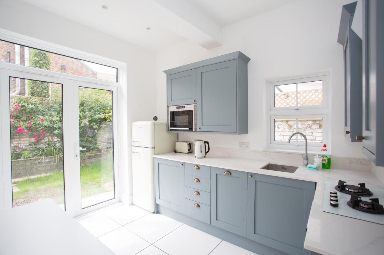 Elegant York House - On A Road, Sleeps 12, With Sea Views Worthing