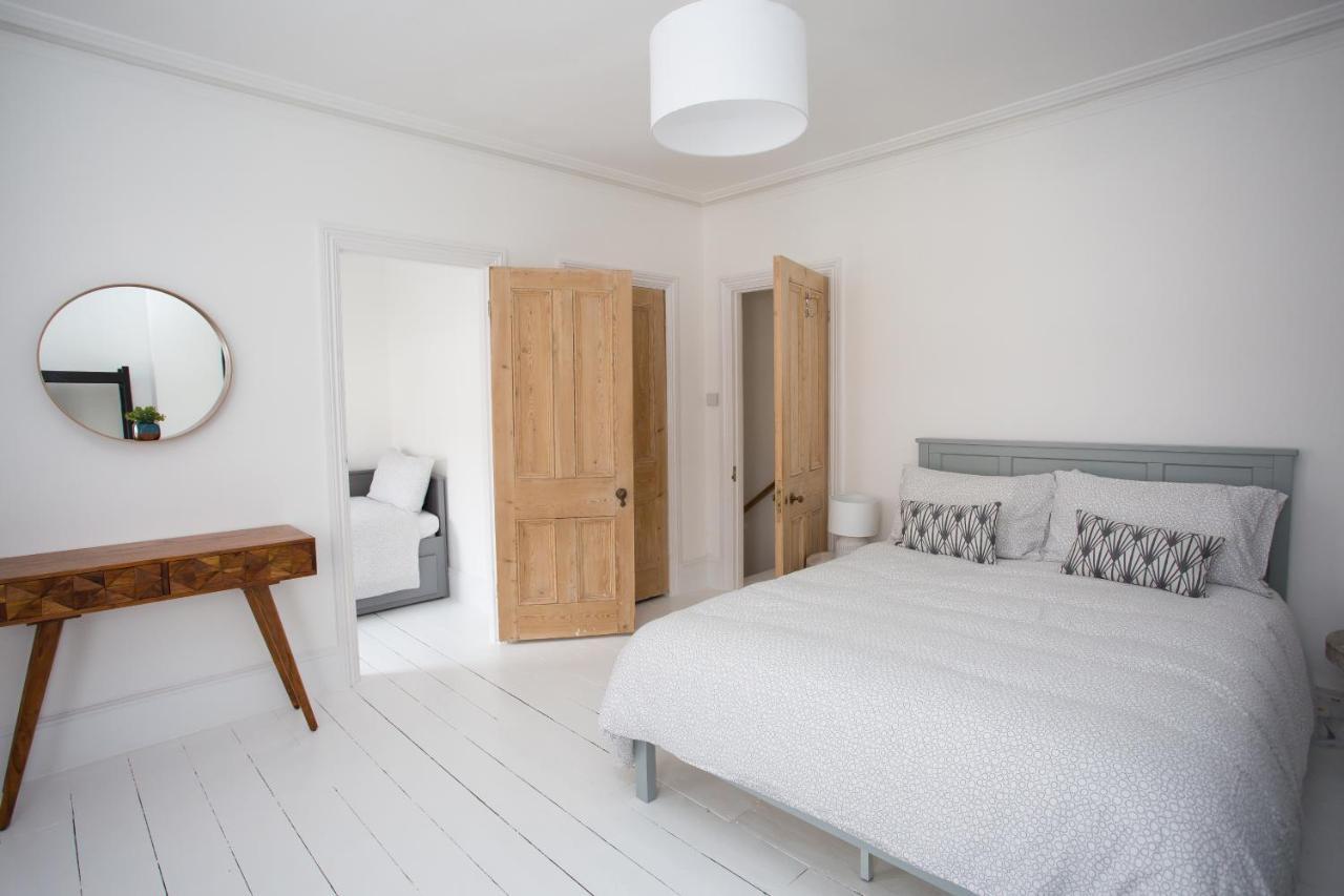Elegant York House - On A Road, Sleeps 12, With Sea Views *