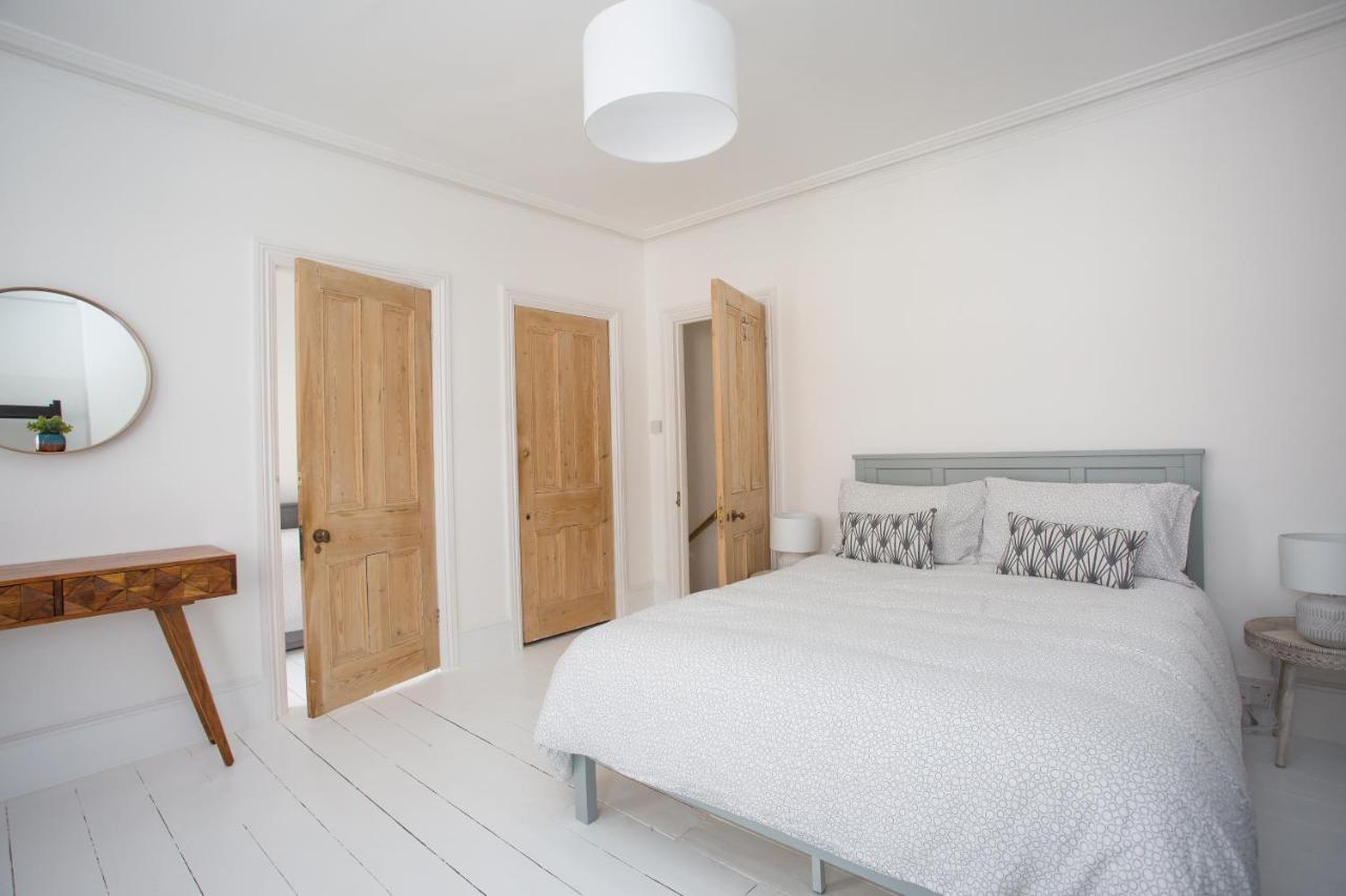Elegant York House - On A Road, Sleeps 12, With Sea Views Holiday home *