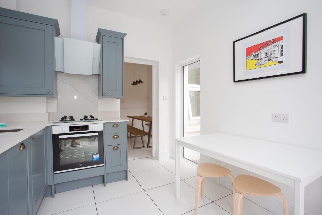 Elegant York House - On A Road, Sleeps 12, With Sea Views Worthing